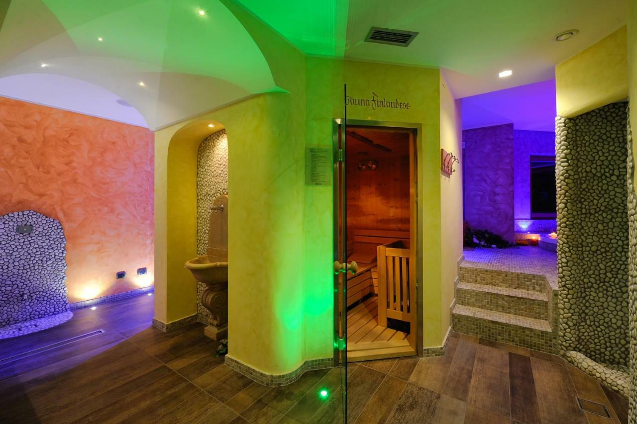 Boutique Hotel Diana Madonna Exterior foto