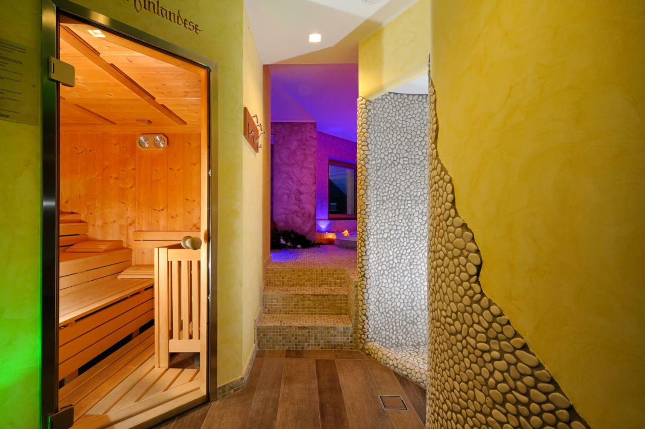 Boutique Hotel Diana Madonna Exterior foto